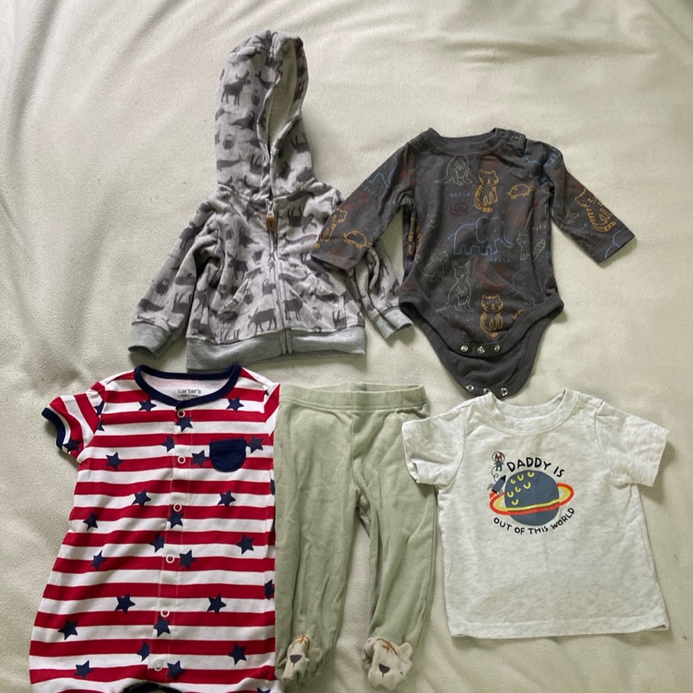 Infants mixed set of clothes